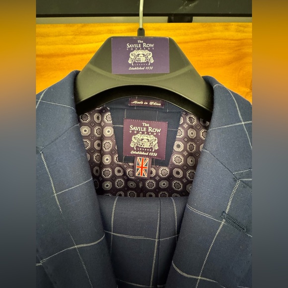 Immaculate condition Saville Row Men’s full suit. Worn once for pictures! - Picture 6 of 9